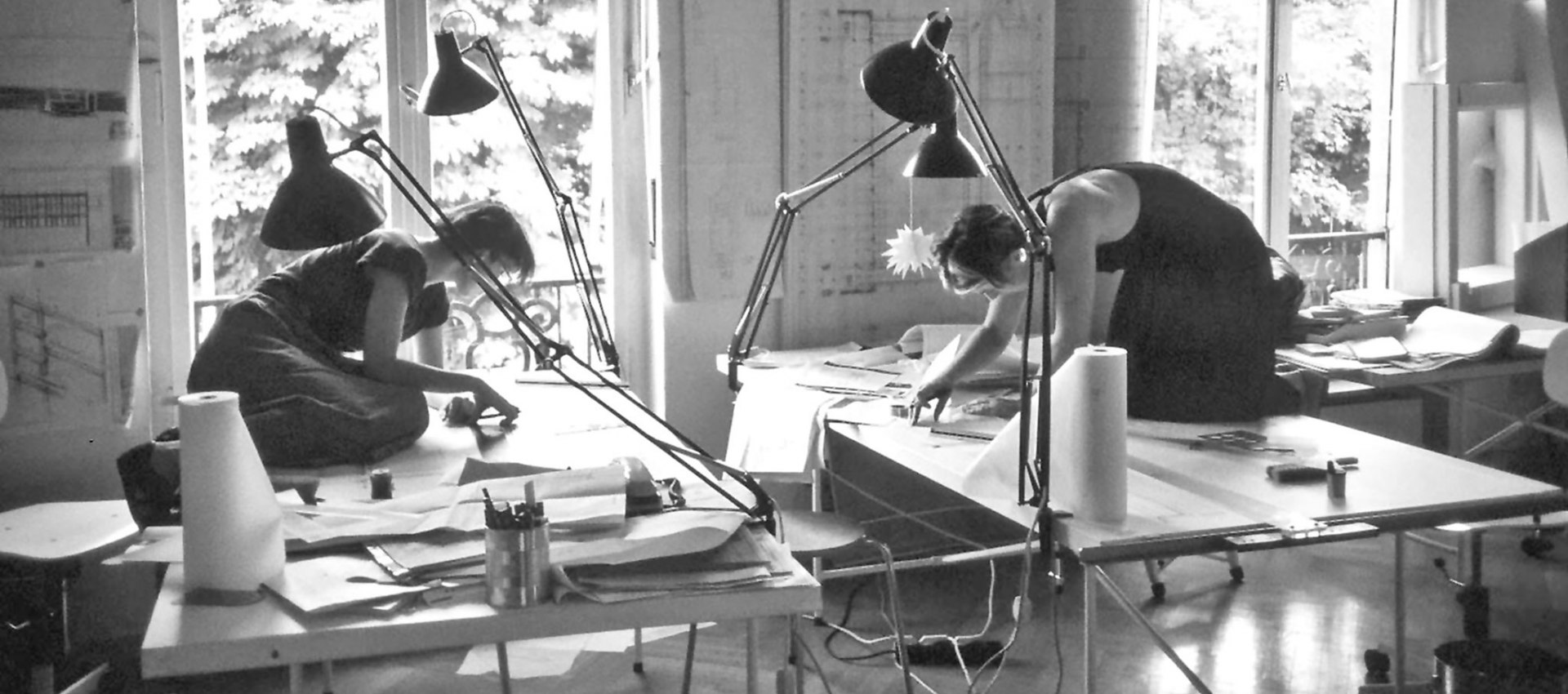 Ingeborg Kuhler - Mitarbeiterinnen im Büro: Ruth Jureczek/ Irene Keil, 1986. Photo: Marina Auder.